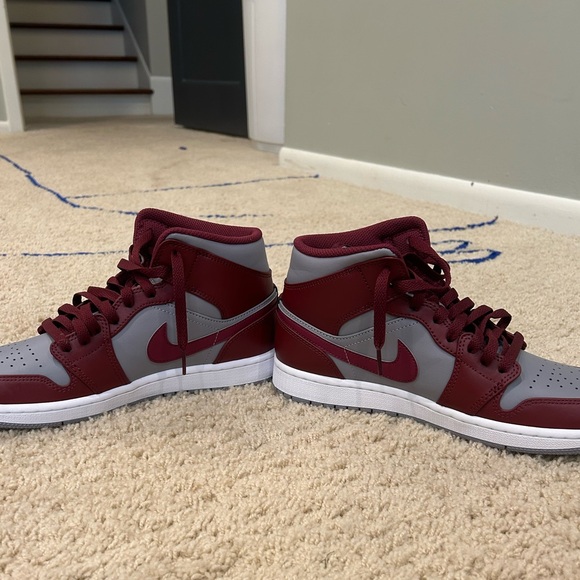 Nike Jordan 1 Cherrywood Mid Men’s Size 9 - Picture 1 of 6